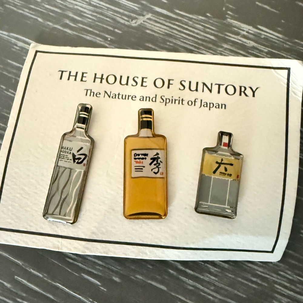 House of Suntory Japanese whiskey pins . 3 brand new, never used.